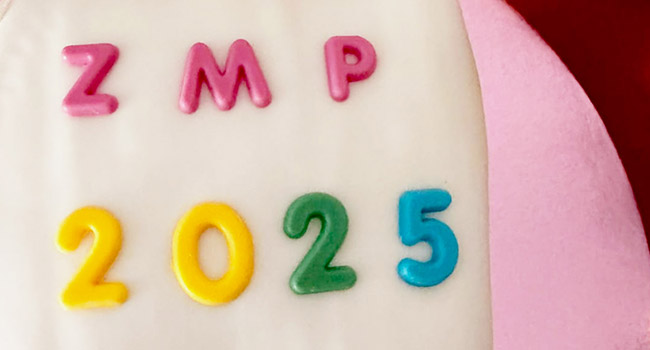 Foto von Torte mit Fondant und Aufschrift ZMP 2025